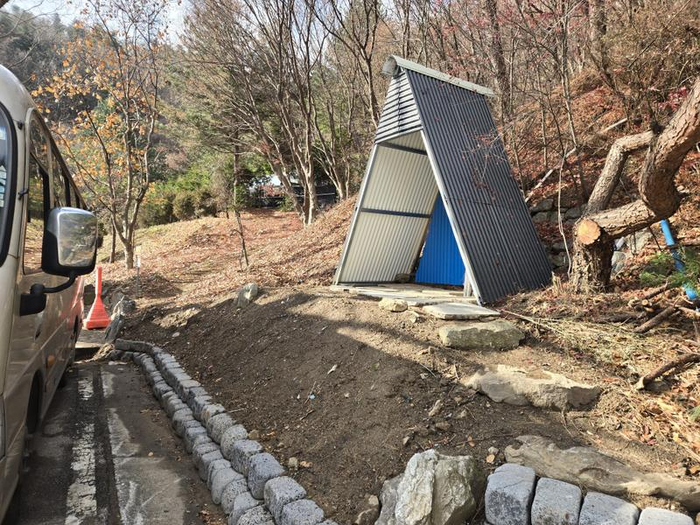 7.셔틀옆 터도 잘 다듬어 보관함도 만들고 -