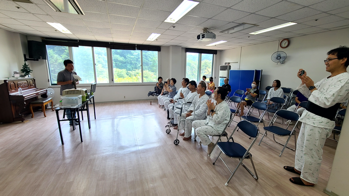 240816_말하는 앵무새 에덴요양병원 방문기! - 