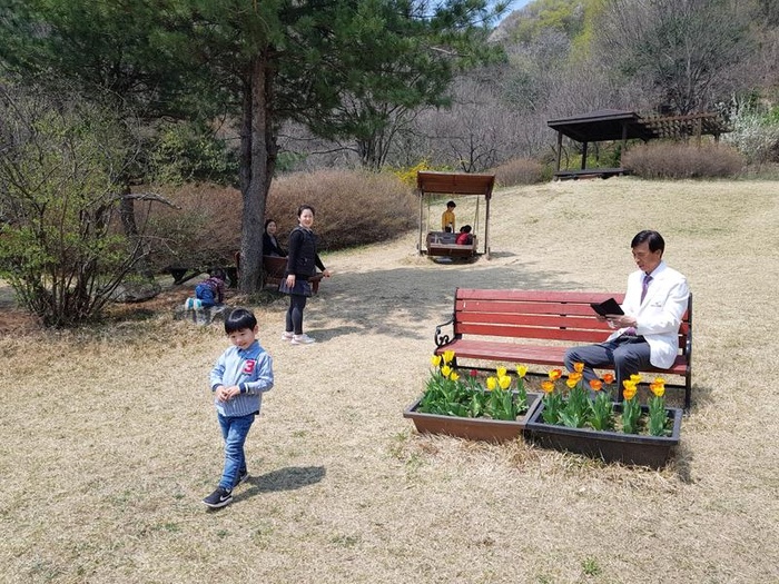 200416_꽃놀이 즐기는 에덴 가족 - 