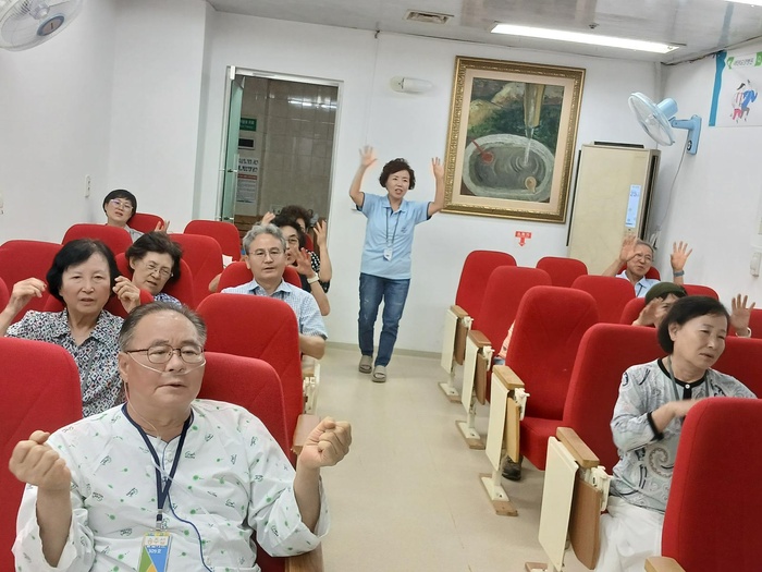 3.웃음치료 -