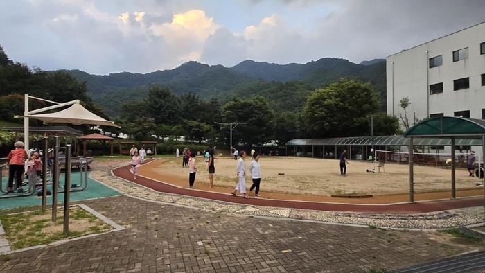 250829_에덴요양병원의 여유로운 저녁시간 - 