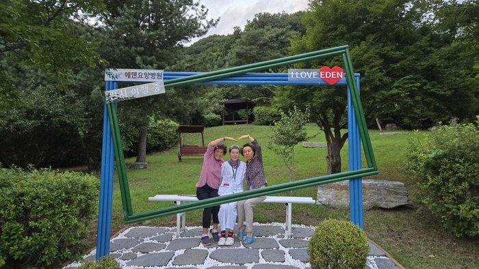 250725_에덴요양병원 최초의 포토존 탄생! - 